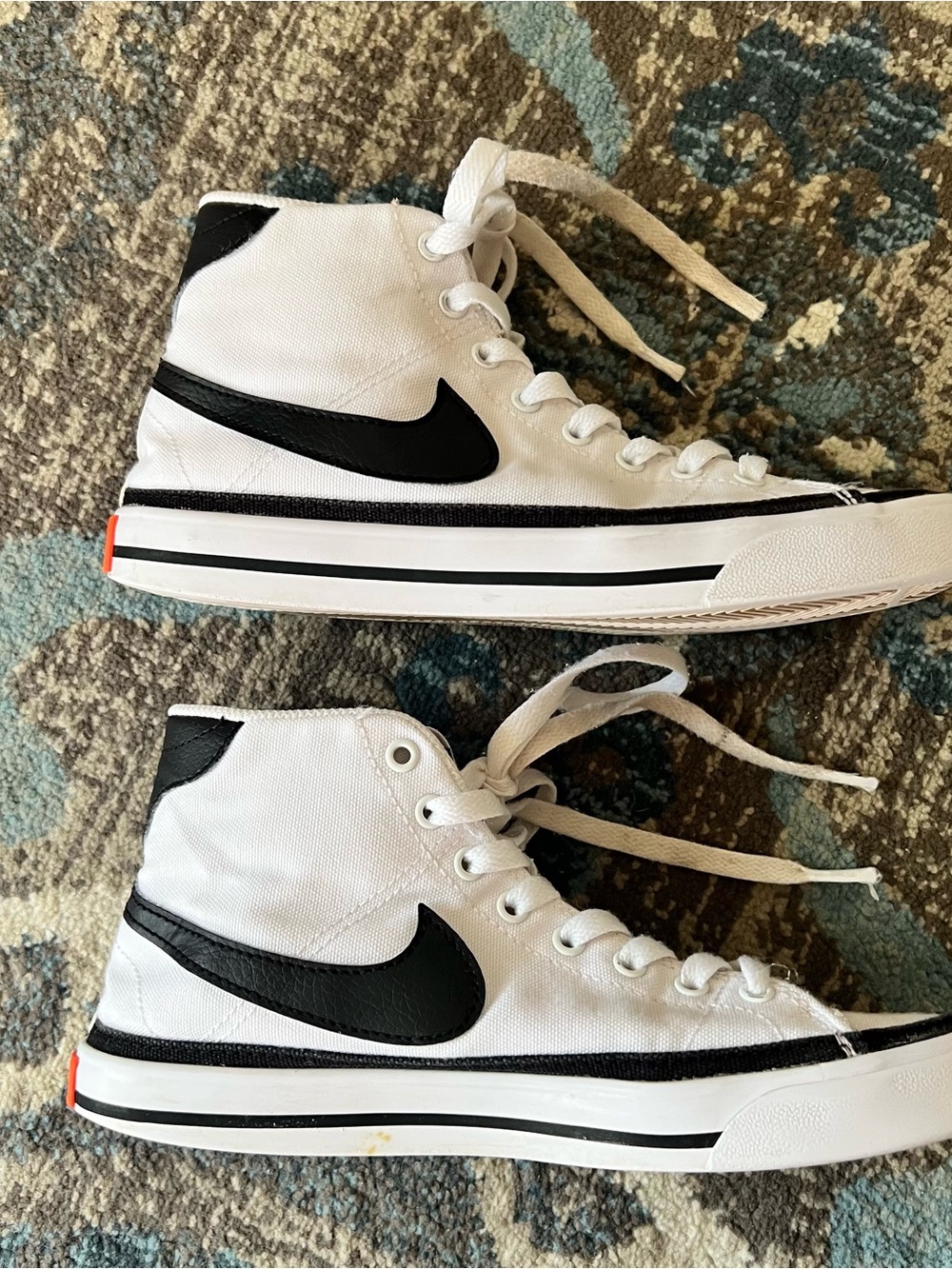 Nike Kids White High-Top Sneakers with Black Swoosh and Accent size 6.5